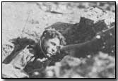 Dead German machine gunner during the Allied advance, 1918 (click to enlarge)
