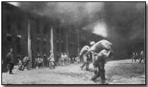Citizens of Brest-Litovsk removing sacks of grain from burning warehouse